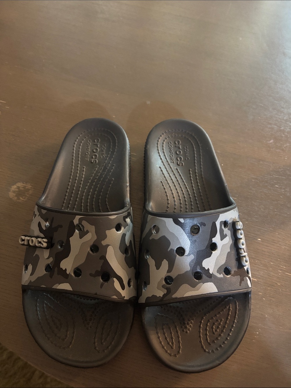 CROCS ' Camo Slide Sandals - Black & Gray